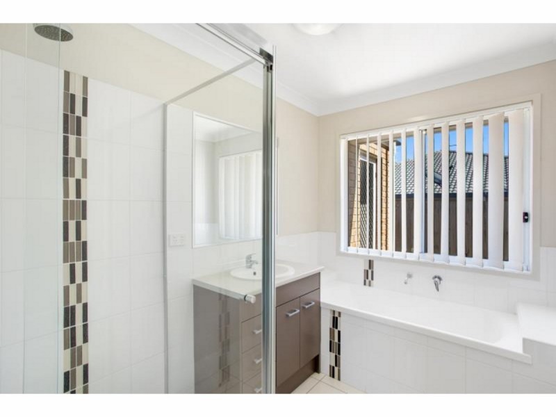 9 Hedgerose Way, Parkhurst QLD 4702